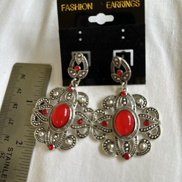 New antique style red and silver dangle earrings - Picture 3 of 5